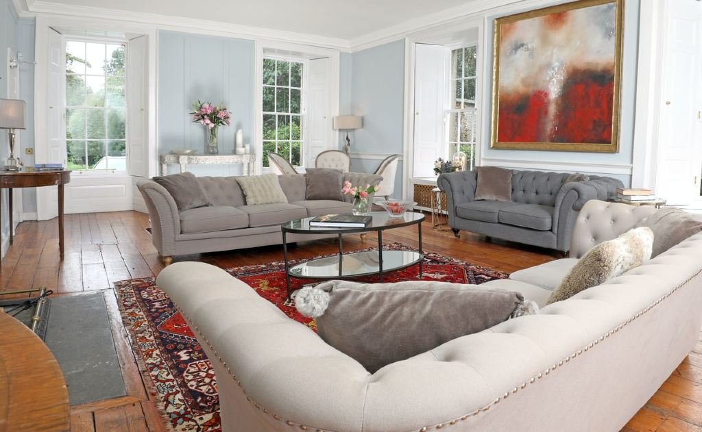 What Decor Colors Go Best with Gray Furniture?